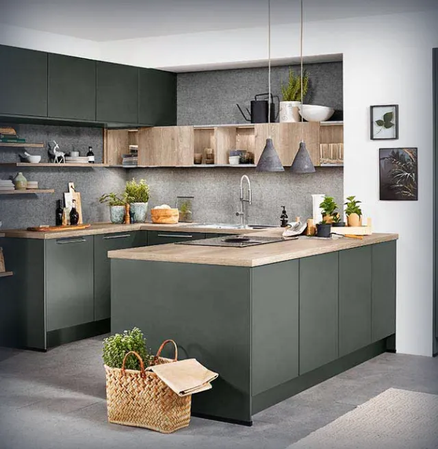 roam-in-color-zz-mb-7-jacy-bc-unsplash